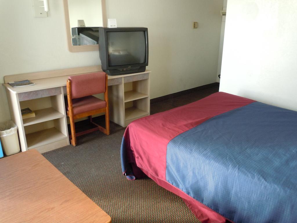 Travelodge By Wyndham Grand Rapids North Walker Εξωτερικό φωτογραφία