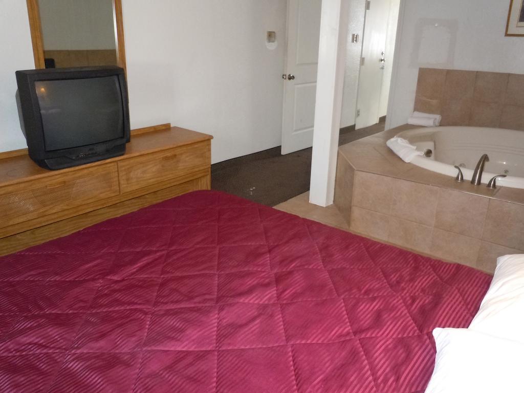 Travelodge By Wyndham Grand Rapids North Walker Εξωτερικό φωτογραφία