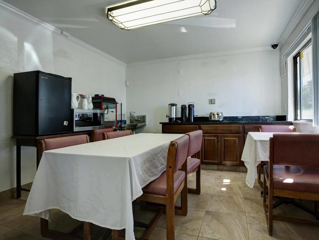 Travelodge By Wyndham Grand Rapids North Walker Εξωτερικό φωτογραφία